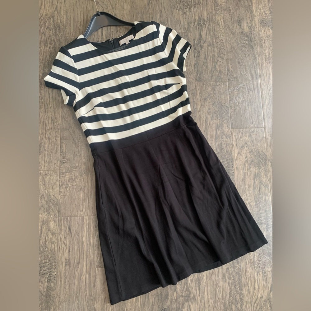 LOFT short sleeve black and white dress. Size 10